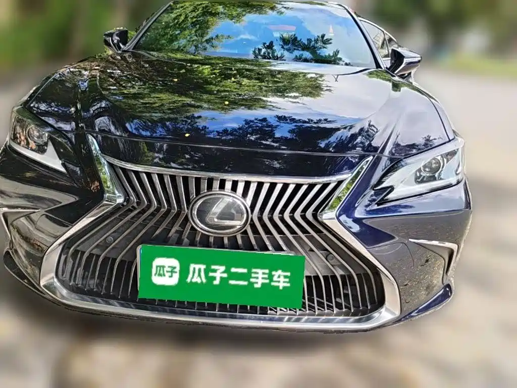 Lexus ES 2021 — фото 24