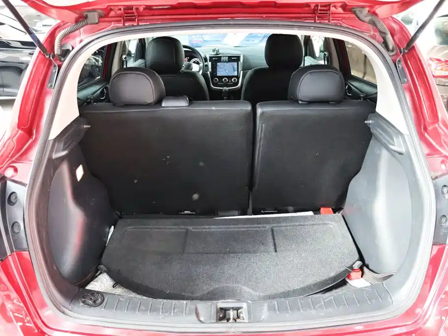 Nissan Tiida 2017 — фото 21