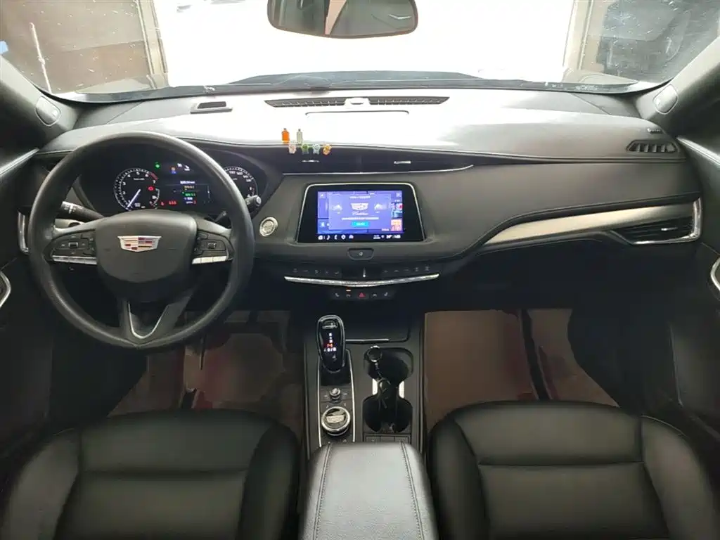Cadillac XT4 2022 — фото 10