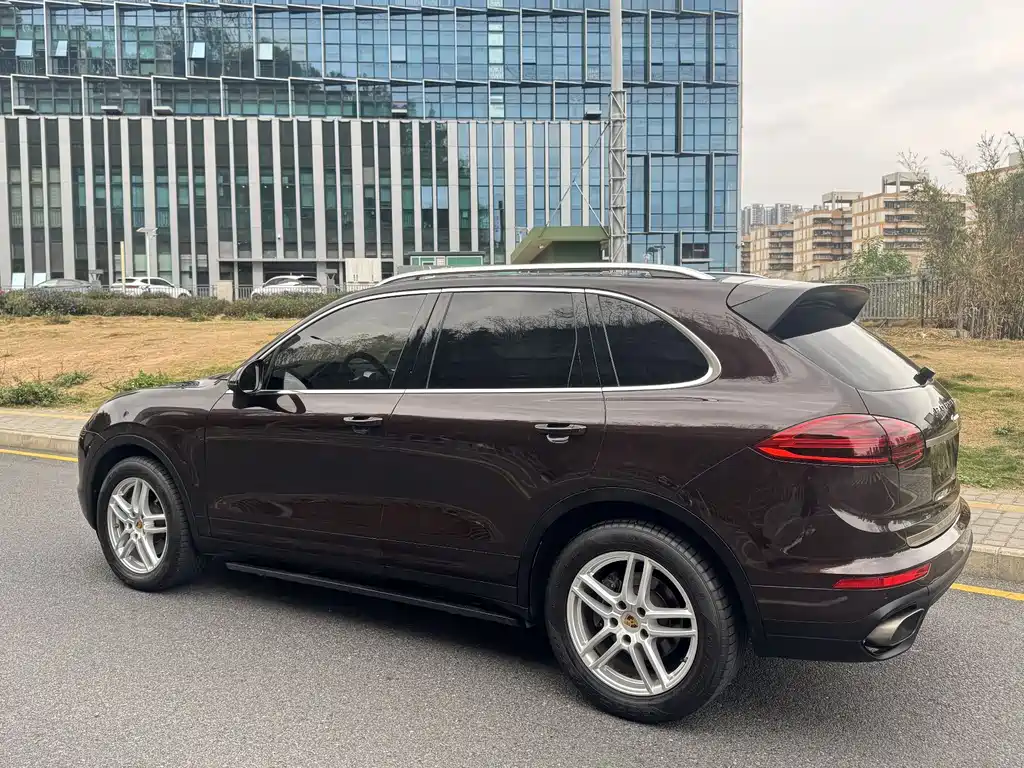 Porsche Cayenne 2017 — фото 12