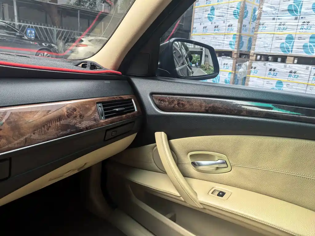 BMW 5 Series 2010 — фото 16