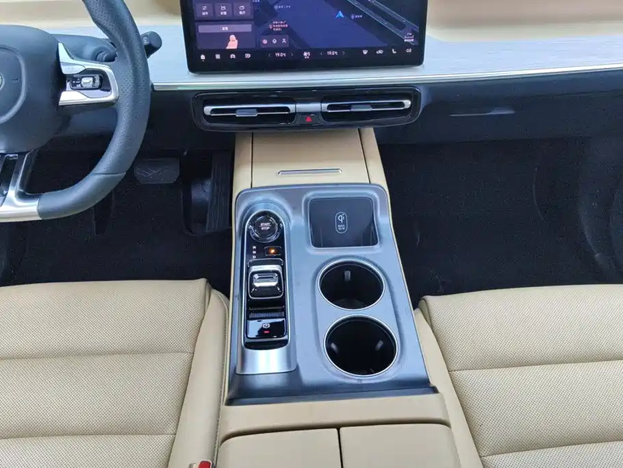 GAC Trumpchi E8 PHEV 2024 — фото 16