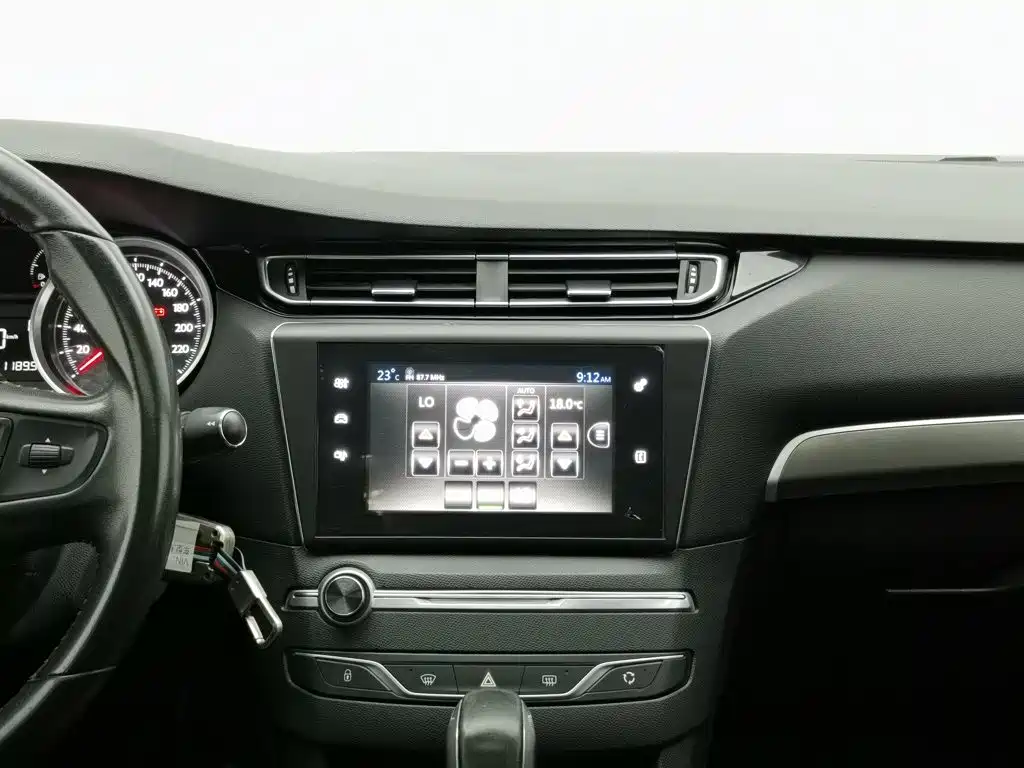 Peugeot 408 2015 — фото 12
