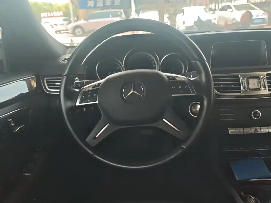 Mercedes-Benz E-Class 2016 — фото 15