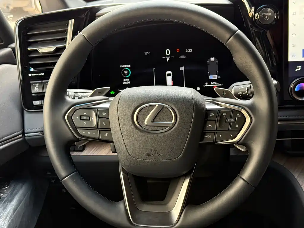 Lexus LM — фото 14