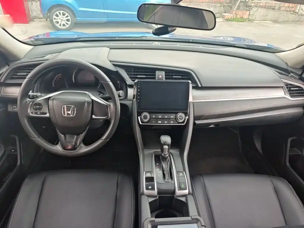 Honda Civic 2018 — фото 10