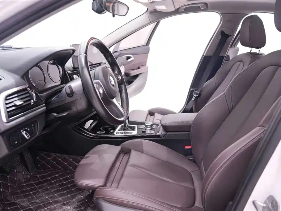 BMW 1 Series 2023 — фото 14