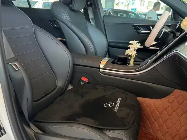 Mercedes-Benz C-Class 2025