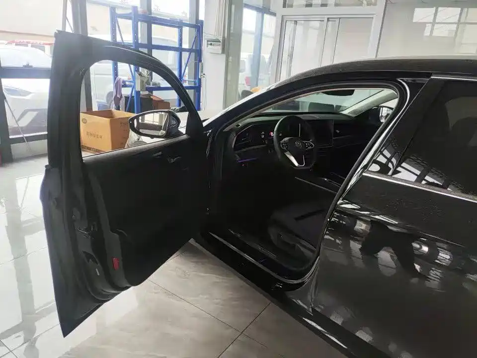 Volkswagen Magotan 2025