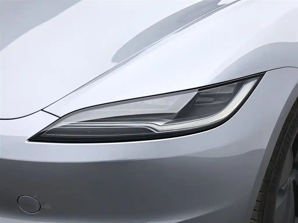 Tesla Model 3 2025 — фото 18