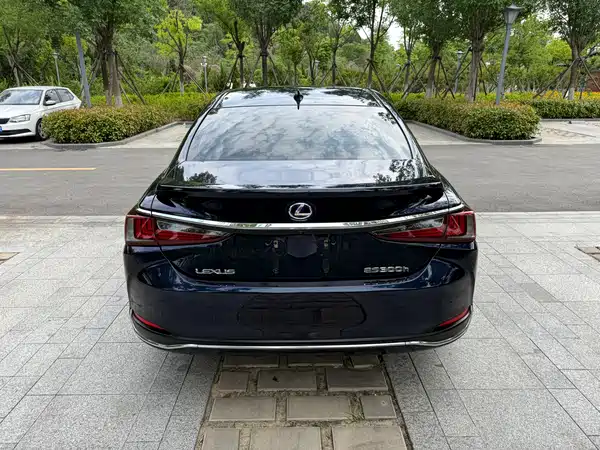 Lexus ES 2020