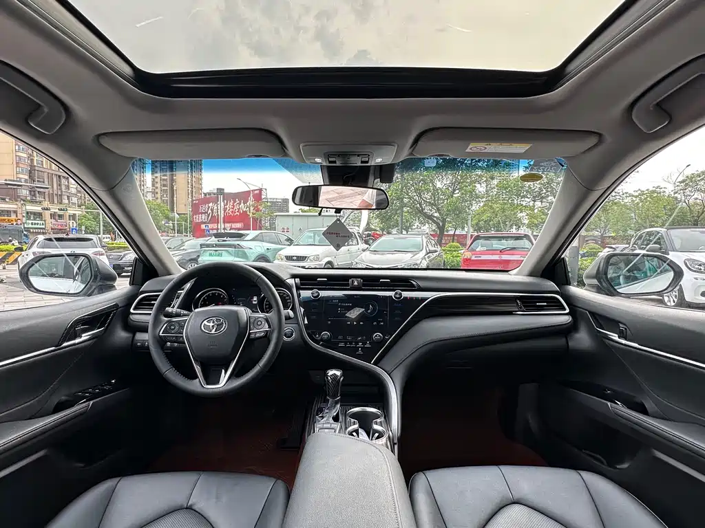 Toyota Camry 2020 — фото 16