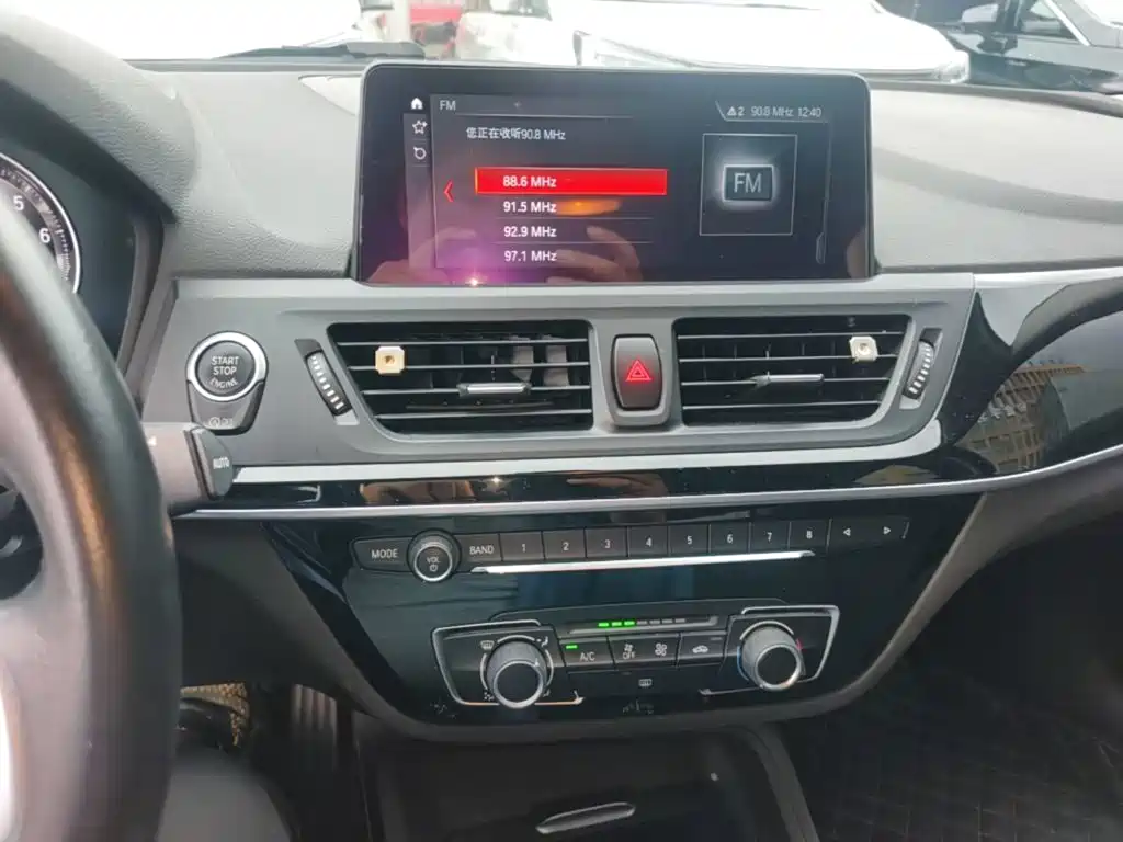 BMW 1 Series 2019 — фото 13