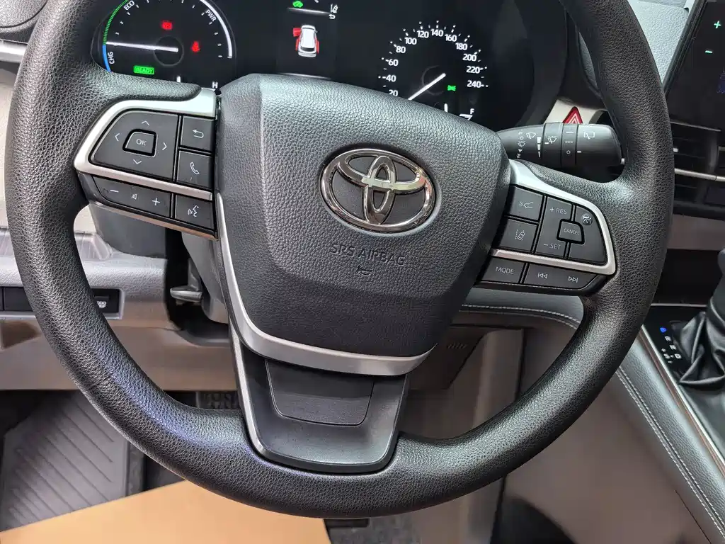 Toyota Sienna 2022 — фото 23