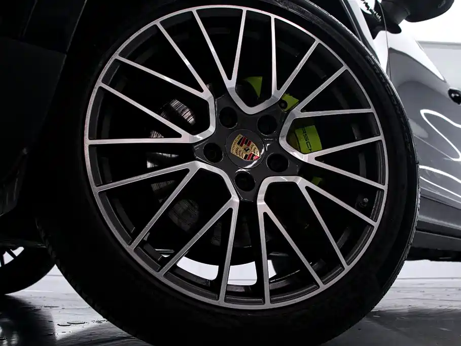Porsche Cayenne Hybrid 2023 — фото 16