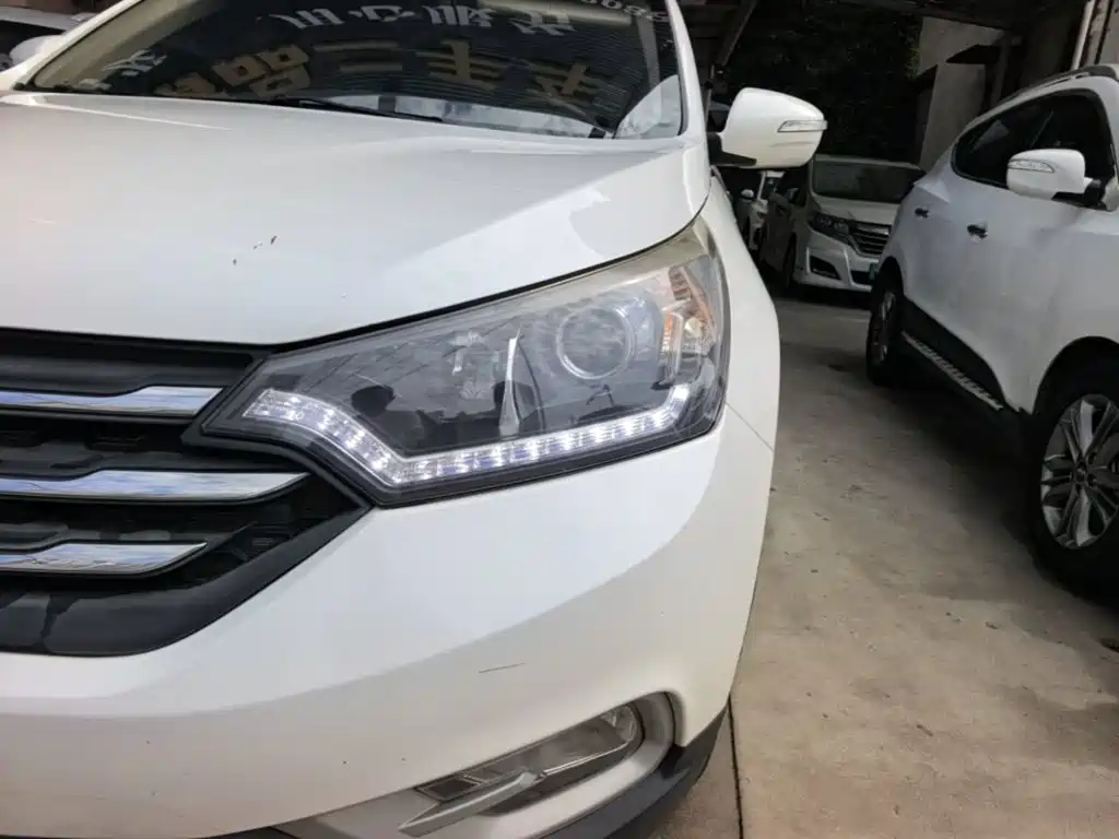 Dongfeng Fengshen AX7 2015 — фото 24