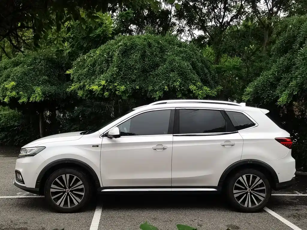 Roewe RX5 New Energy 2017 — фото 11