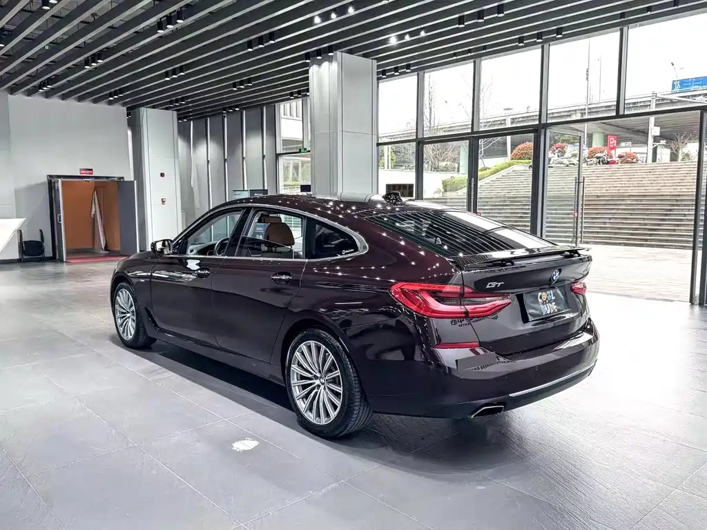 BMW 6 Series GT 2018 — фото 9