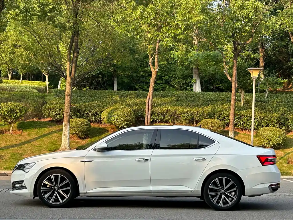 Skoda Superb 2022 — фото 5
