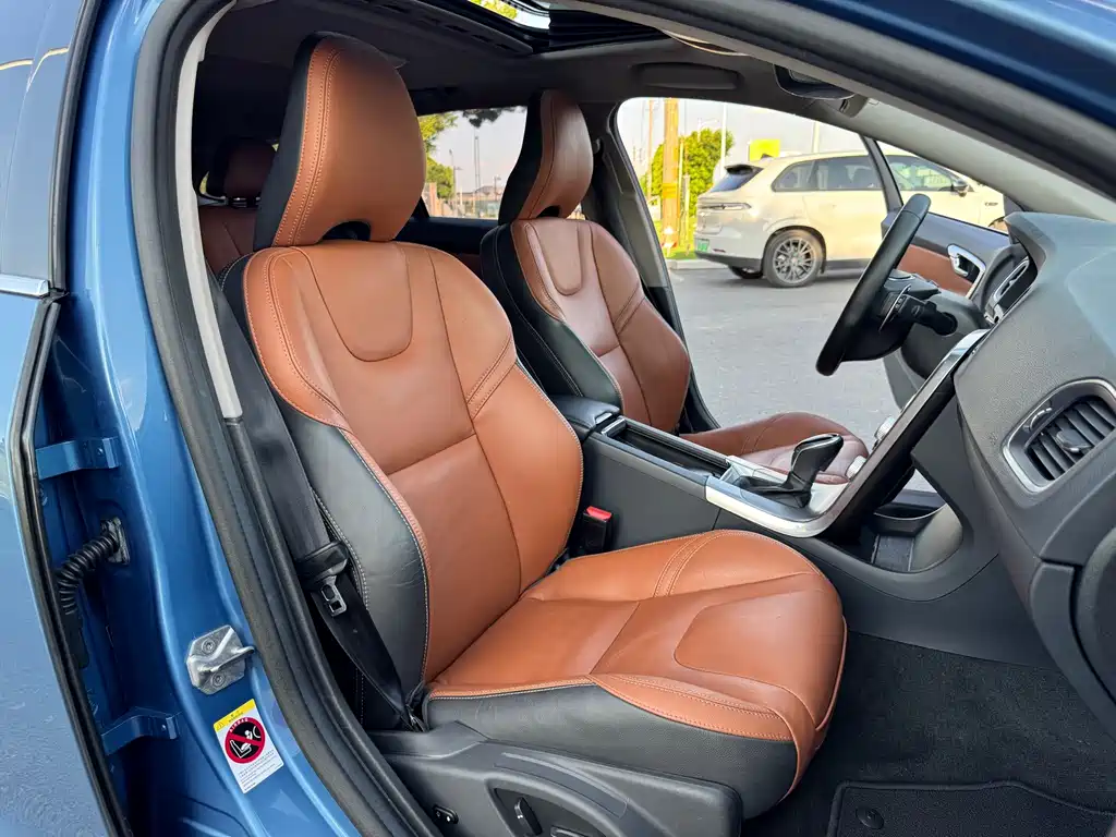 Volvo V60 2016 — фото 17