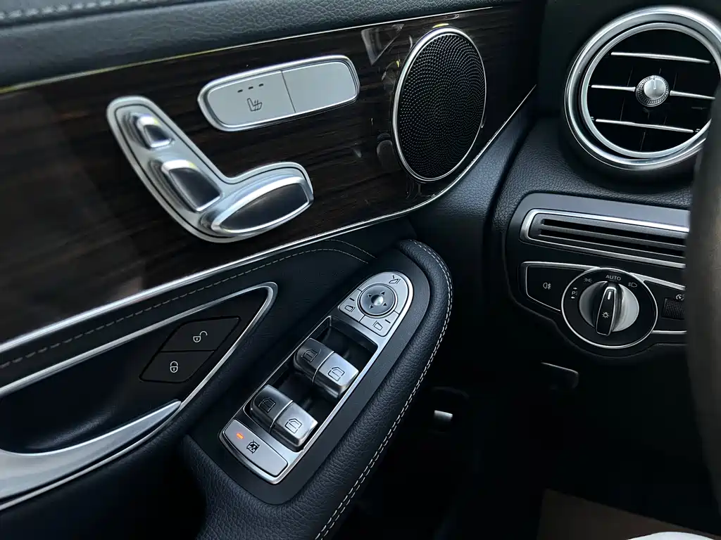 Mercedes-Benz GLC 2017 — фото 19