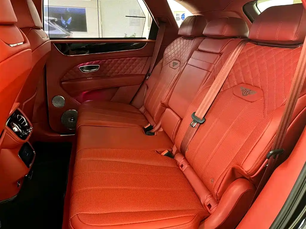 Bentley Bentayga 2022 — фото 12
