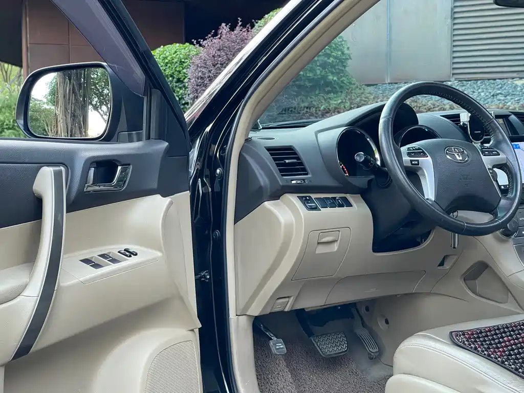 Toyota Highlander 2012 — фото 13