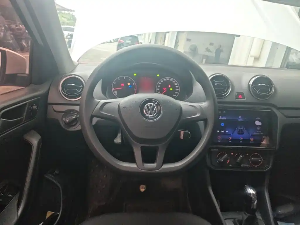 Volkswagen Jetta 2019 — фото 11