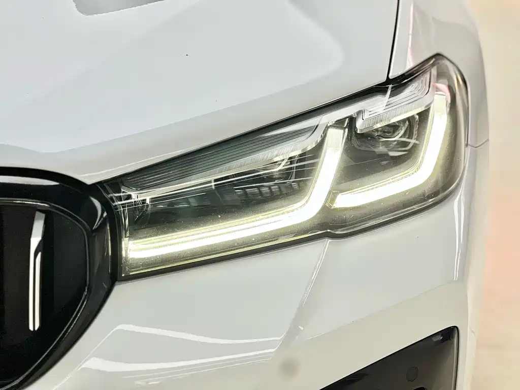 BMW 5 Series 2022 — фото 17