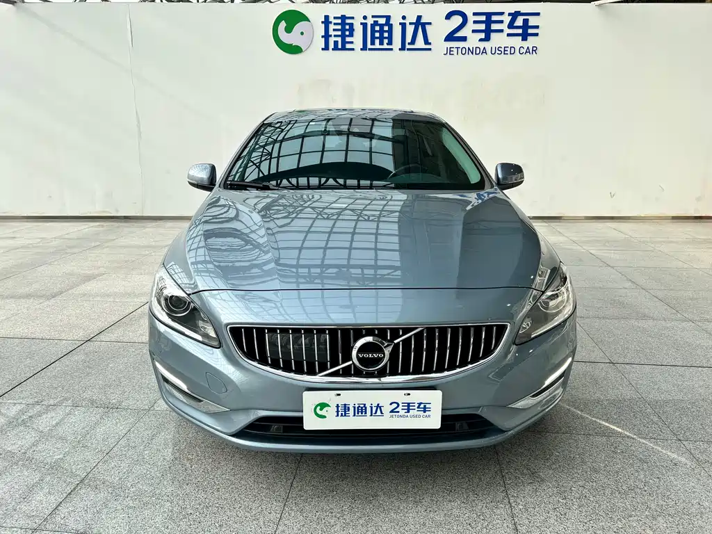 Volvo S60 2018 — фото 2