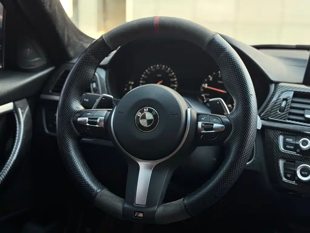 BMW 3 Series 2018 — фото 18