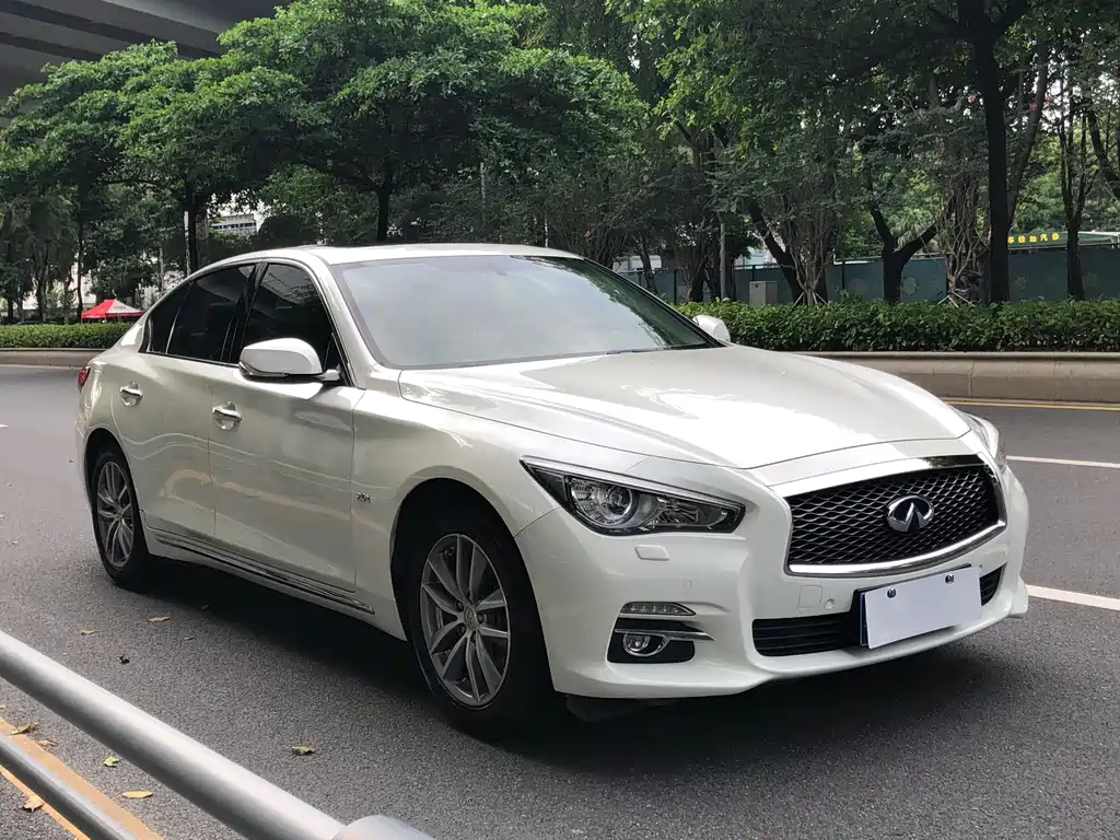 Infiniti Q50L 2015