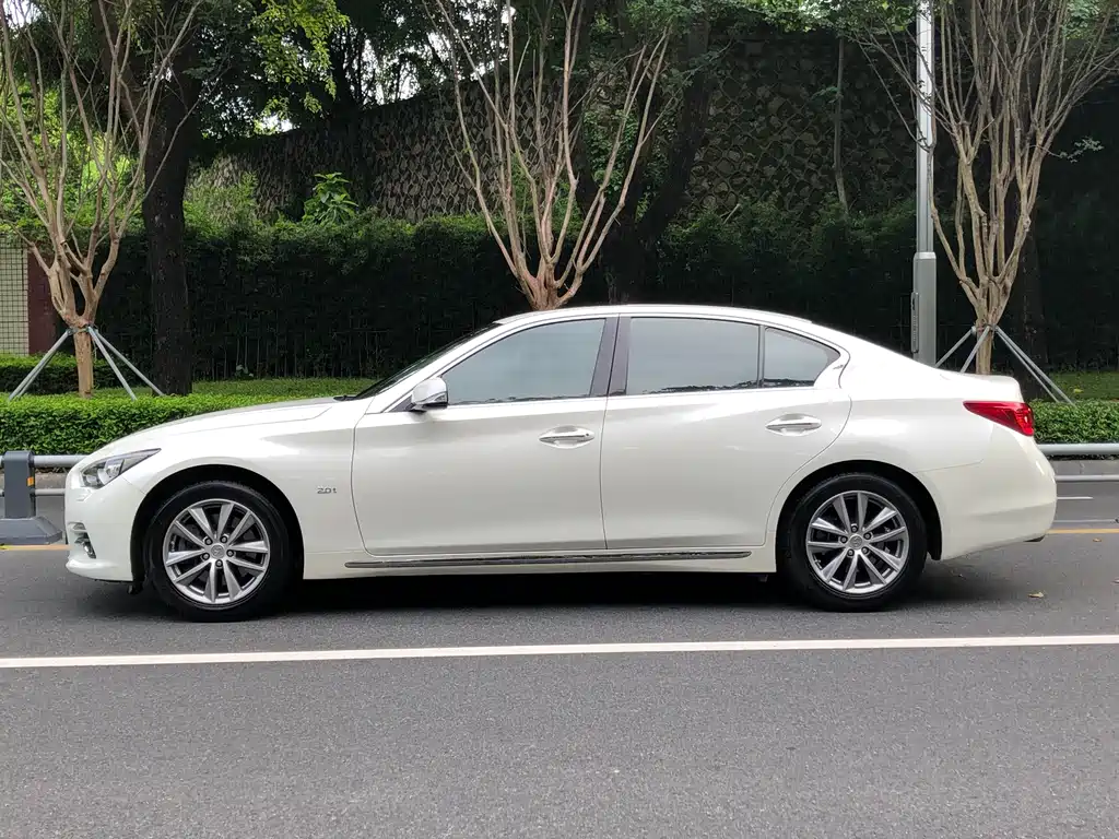 Infiniti Q50L 2015