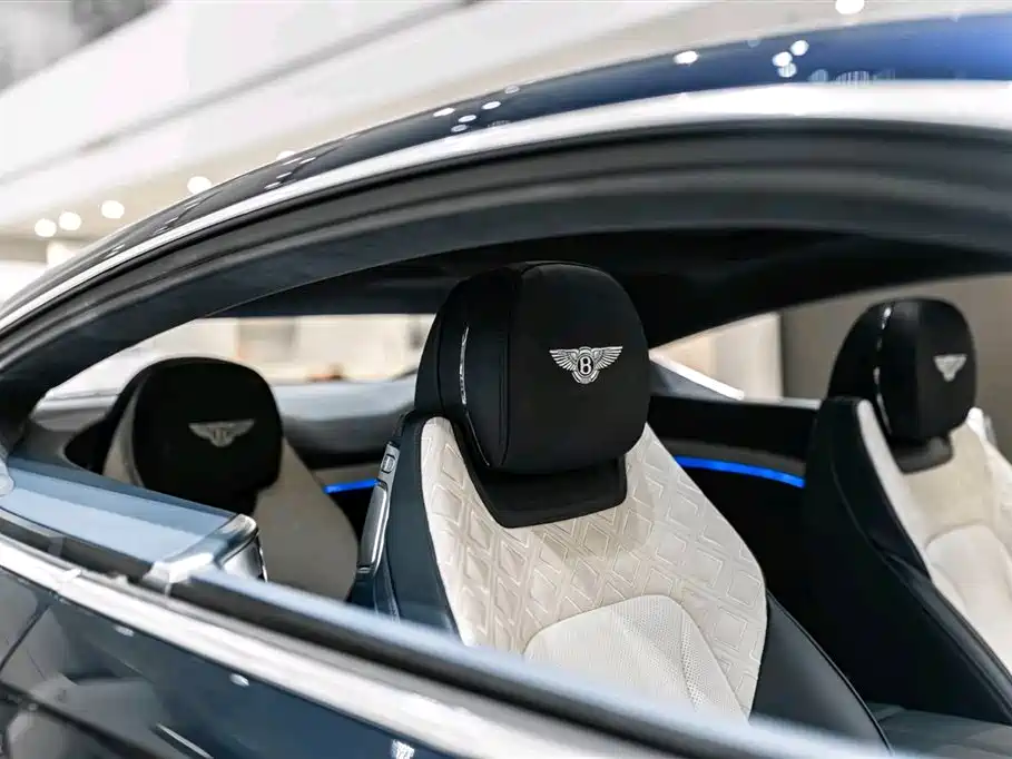 Bentley Continental 2024 — фото 12