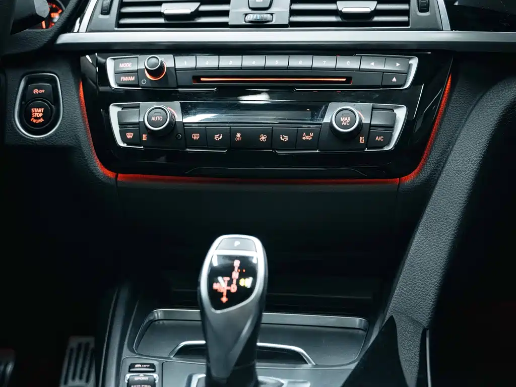 BMW 3 Series 2017 — фото 23