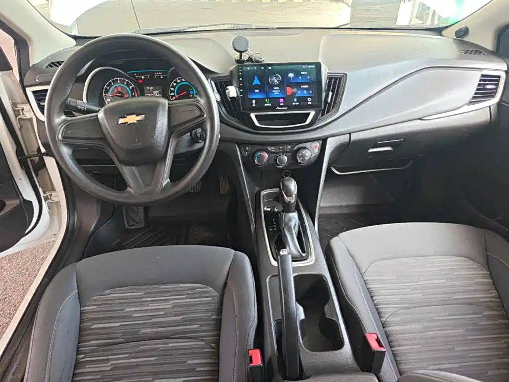Chevrolet Cavalier 2017 — фото 10
