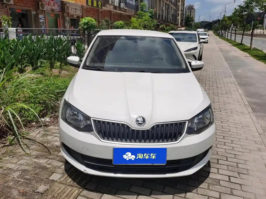 Skoda Fabia 2015 — фото 2
