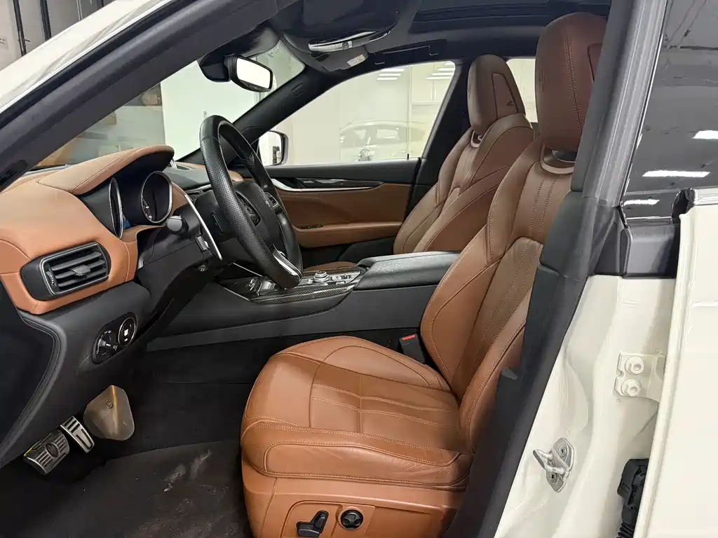 Maserati Levante 2017 — фото 10