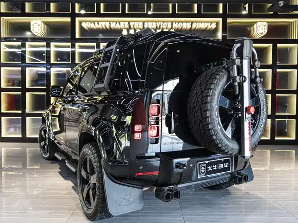 Land Rover Defender 2024