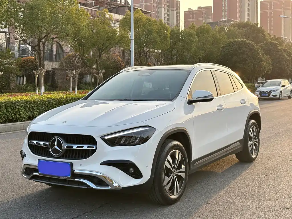 Mercedes-Benz GLA 2024 — фото 1