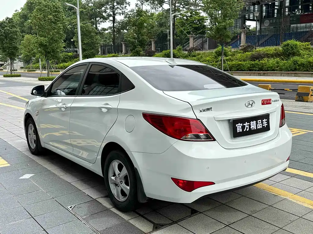 Hyundai Accent 2017 — фото 8