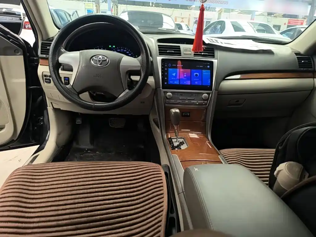 Toyota Camry 2014 — фото 10