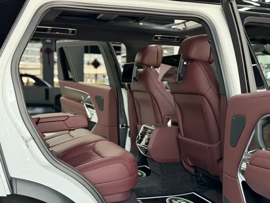 Land Rover Range Rover 2023 — фото 15