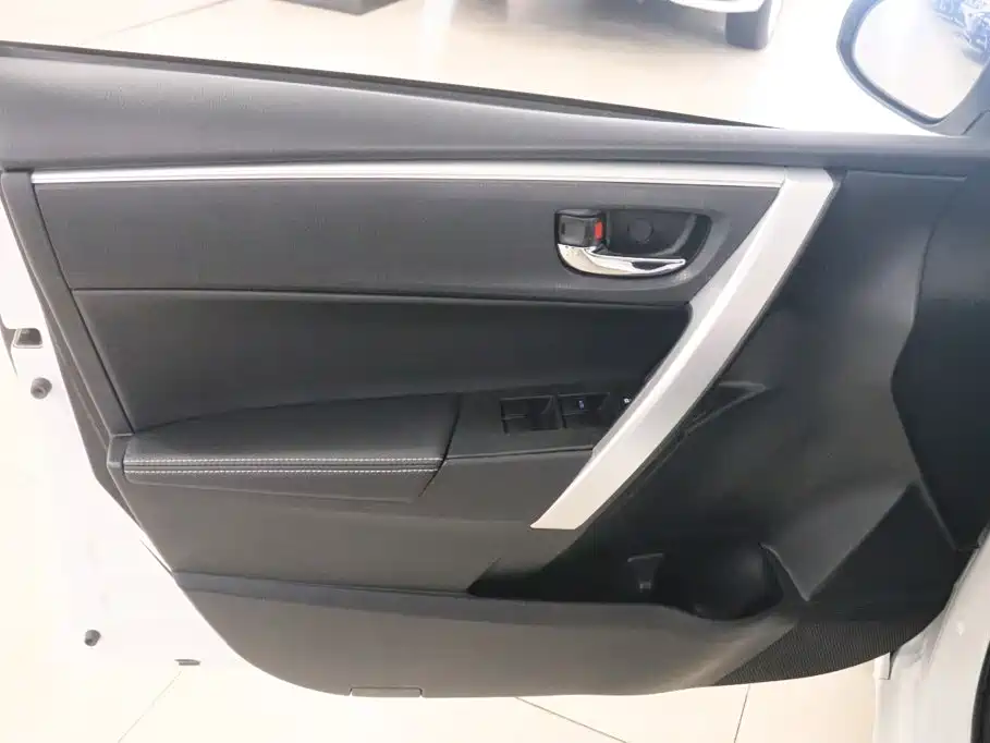Toyota Corolla 2018 — фото 12