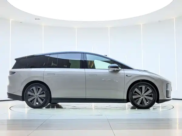 Li Auto i8 2025
