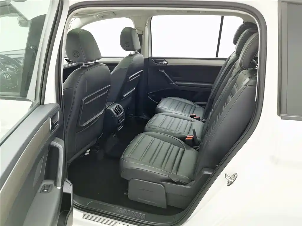 Volkswagen Touran 2018 — фото 15