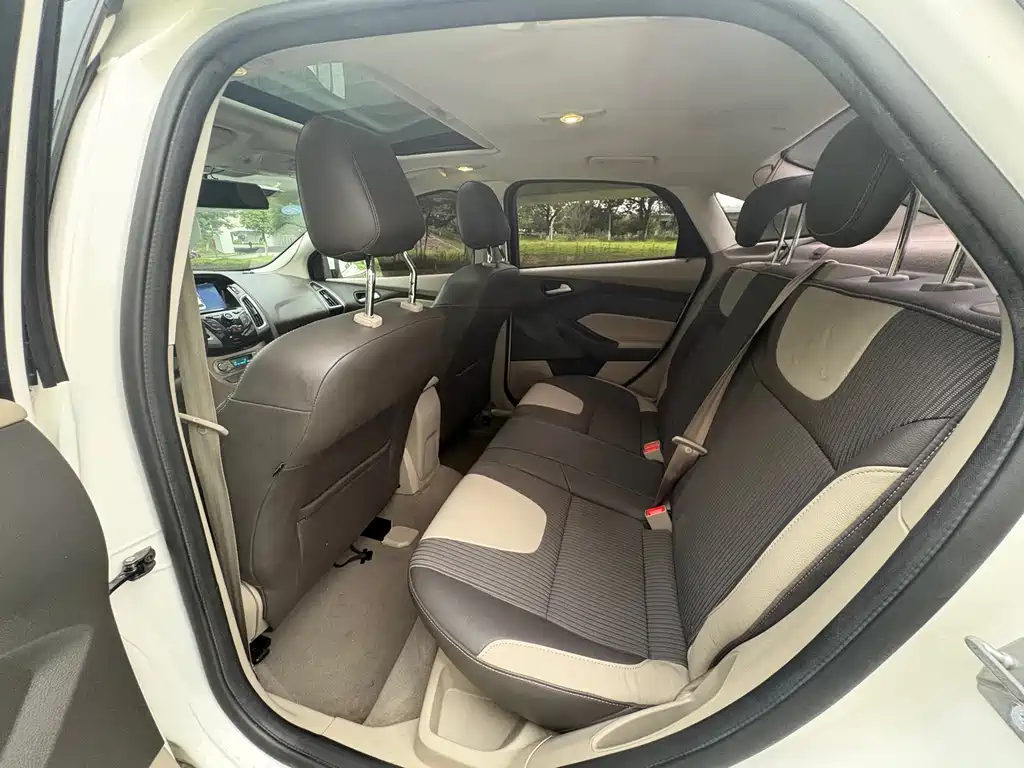 Ford Focus 2015 — фото 13