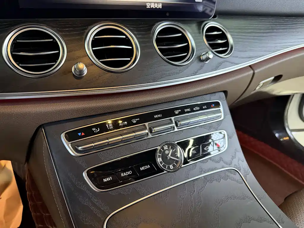 Mercedes-Benz E-Class 2019 — фото 19