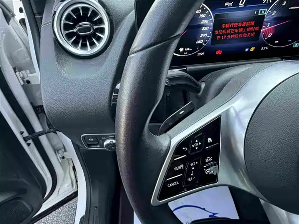Mercedes-Benz GLA 2024