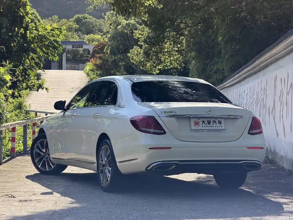 Mercedes-Benz E-Class 2017 — фото 10